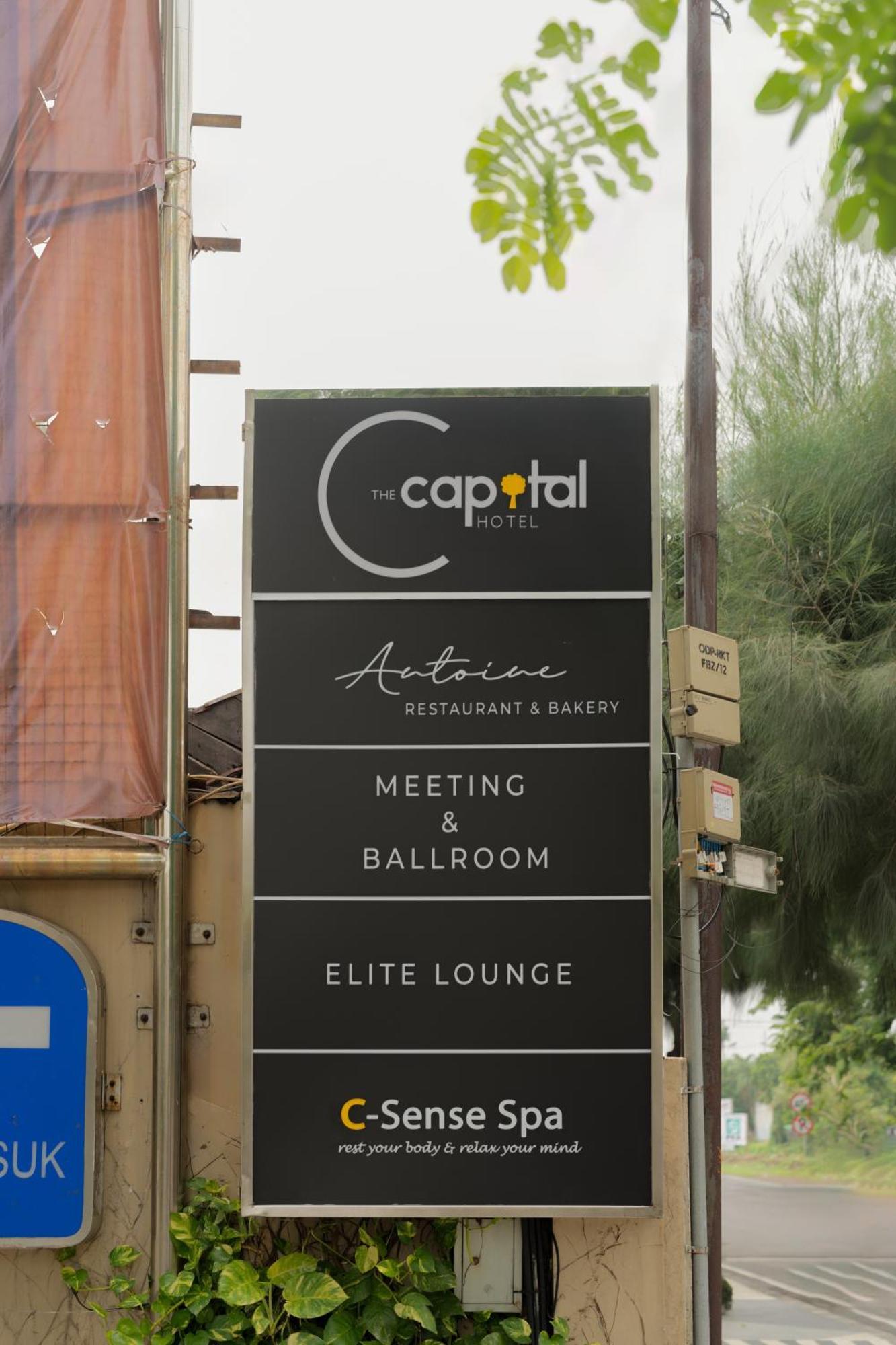 The Capital Hotel Surabaia Exterior foto