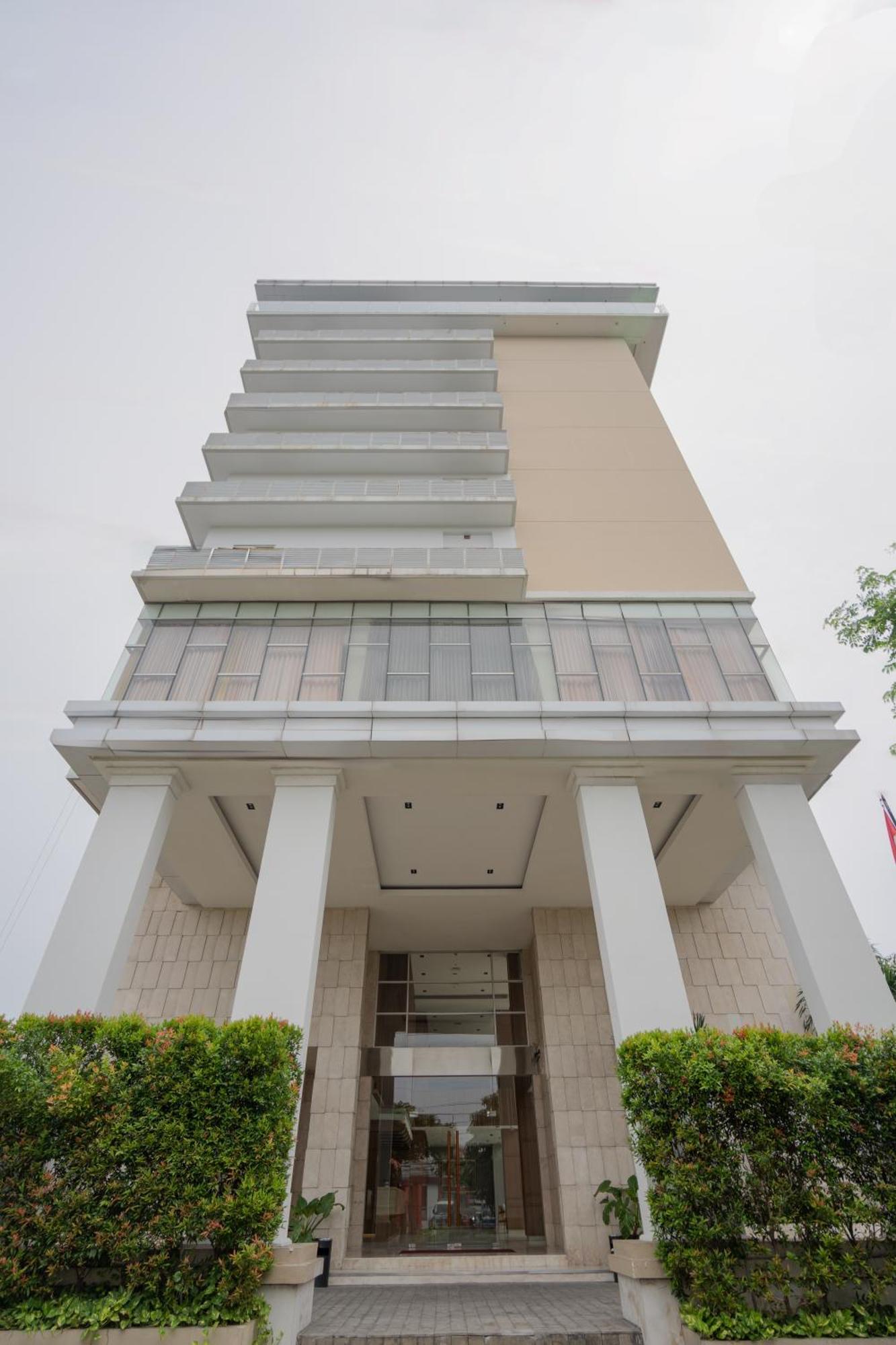 The Capital Hotel Surabaia Exterior foto