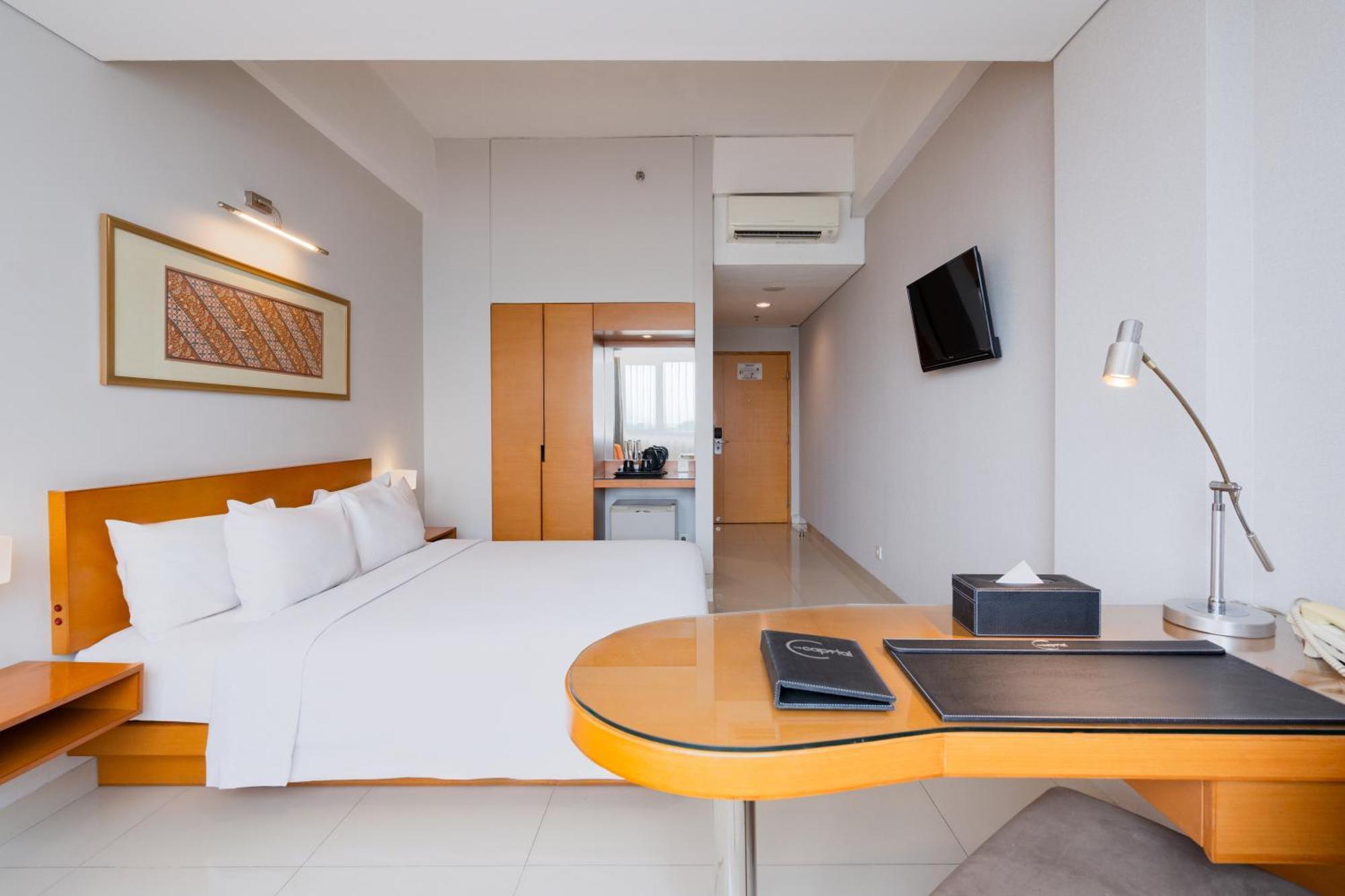 The Capital Hotel Surabaya Exterior foto