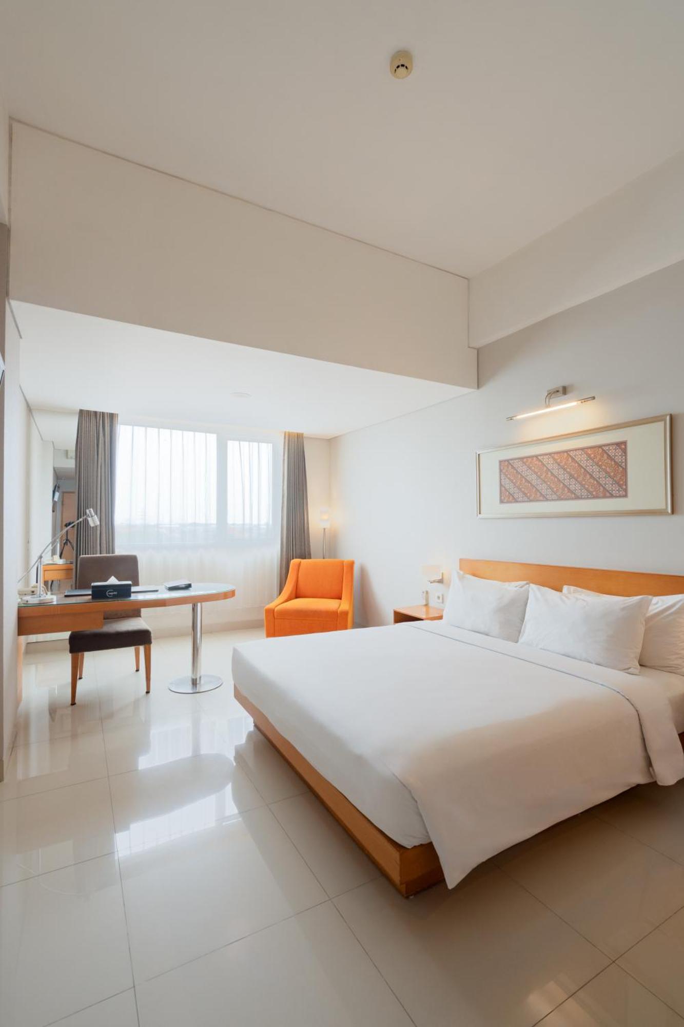 The Capital Hotel Surabaya Exterior foto